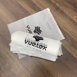 Bolsa de Plástico Esmerilado Reciclable con Cierre Ziplock de 20x25cm, Personalizable con Logotipo Impreso, para Empacar Ropa y Trajes de Baño - Product Image 3