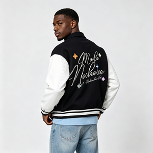 Chaqueta Varsity con Bordado de Perlas para Hombre, Negra, de Lana, con Mangas de Cuero Crema, Ribete a Rayas, Cierre de Broches, Cuello Varsity Personalizable - Product Image 2