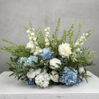 Composition florale artificielle en gros, chemin de table en hortensias blancs et bleus pour la décoration de mariages et de fêtes de la Saint-Valentin