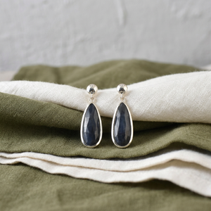 Pendientes de plata maciza 925 con piedra de zafiro negro natural para mujer, pendientes largos con circonitas para fiestas, de la India. - Product Image 6
