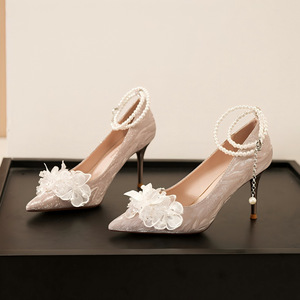 Escarpins de mariée à bout pointu, talon aiguille, bride cheville, décoration florale, doublure satinée, chaussures de mariage à talon haut 6681Y-205 - Product Image 1