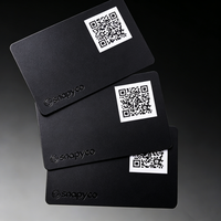 Carte NFC personnalisée avec code QR, carte PVC 13,56 MHz, carte NFC intelligente PVC avec impression couleur intégrale et logo personnalisé pour les avis sociaux des entreprises