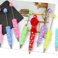 Stylo perlé coloré avec breloque cœur en perles et donut en peluche, présentoir en acrylique, kit de loisirs créatifs DIY, fournitures scolaires et de bureau pour étudiants
