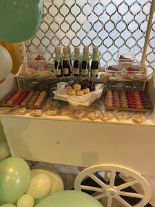 YNカスタムスウィートデザートカートケーキディスプレイウッドホワイトキャンディーカートフラワーキャンディーカートホイール付き - Product Image 3