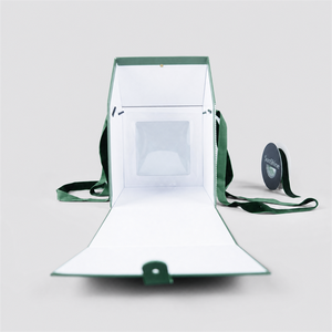 Boîtes d'emballage rigides carrées en papier kraft recyclé personnalisées pour la boulangerie et la restauration, avec fermeture magnétique, poignée et impression sérigraphique - Product Image 6