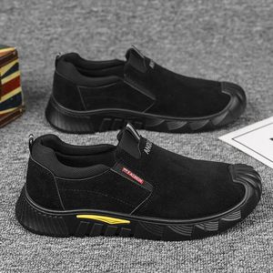 Men's Low-top Casual <b>Shoes</b> Feature a Rubber Sole Design, Providing a Slip-resistant <b>Function</b> Suitable for Work Settings - Product Image 3