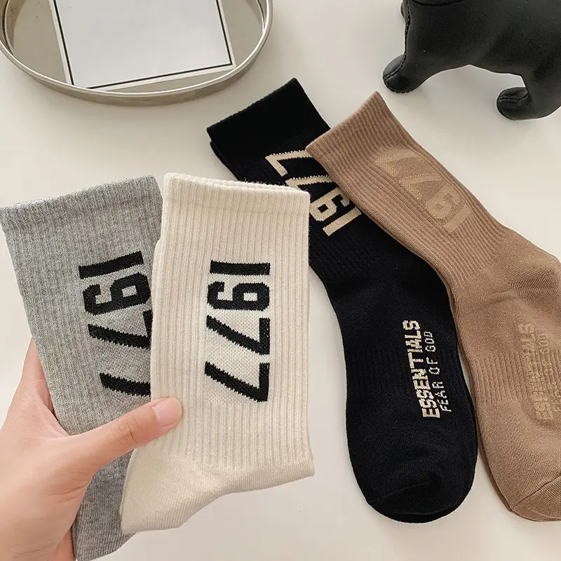 Chaussettes noires et blanches pour hommes et femmes, en coton, à la mode, vente en gros