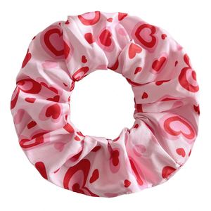 Chouchous Cœur Rouge Légers et Tendance pour la Saint-Valentin, Élastiques Doux Roses pour Cheveux - Product Image 3