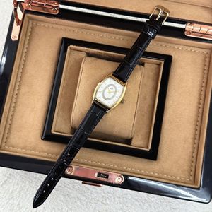 New women's wristwatch with bucket-shaped case, shell-shaped <b>face</b> and small dial, a casual and fashionable style watch - Product Image 5