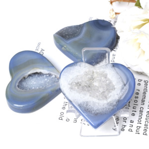 Venta al por Mayor de Piedras de Ágata Azul Talladas en Forma de Corazón, Cristal Pulido, para Regalo de Feng Shui - Product Image 1