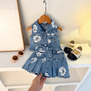 Nuovo Set Estivo 2026 per Ragazze: Top Senza Maniche con Stampa Denim e Gonna Corta in Jeans, Completo Due Pezzi alla Moda - Product Image 1