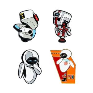 En gros, épingles en métal à motif de <span class=keywords><strong>film</strong></span>, broches mignonnes de dessin animé, épingles en émail souple avec design <span class=keywords><strong>robot</strong></span>, personnages du <span class=keywords><strong>film</strong></span> Wall-E et <span class=keywords><strong>EVA</strong></span>, pour Noël - Product Image 1