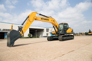 Oferta Especial: Excavadora de Orugas Hyundai R225LVS de 22.5 Toneladas de Alto Rendimiento con Motor FPT, Sistema Totalmente Hidráulico y 1 Año de Garantía - Product Image 3