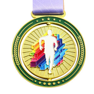 เหรียญกีฬาทองคำแบบกำหนดเอง พร้อมลายสลักเลเซอร์รูปนักวิ่งด้วยพระราชินี ดีไซน์ขั้นบันไดไล่สีสันสดใส บนฐานไม้ ทนทาน เหมาะสำหรับเป็นของขวัญต้อนรับ - Product Image 2