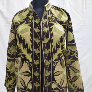 Veste matelassée d'automne-hiver pour femme de qualité, brodée, écologique, doublure en coton, broderie luxueuse, manches longues, noire - Product Image 1