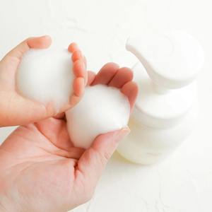 มาม่าแอนด์เบบี้ ออลอินวัน โฟมวอช ปรับสมดุลค่า pH อ่อนโยน ทำความสะอาดผิวหน้า ผม และผิวกาย พร้อมกรดอะมิโนและเบต้ากลูแคน 500 มล. - Product Image 2