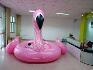 Jouet de piscine <span class=keywords><strong>gonflable</strong></span> <span class=keywords><strong>géant</strong></span> personnalisé/<span class=keywords><strong>flamant</strong></span> <span class=keywords><strong>rose</strong></span> flottant pour 6 personnes - Product Image 4