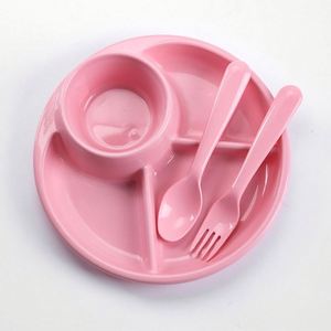Ensemble d'alimentation pour bébé en silicone de qualité alimentaire sans BPA, assiette avec ventouse, cuillère et fourchette, logo personnalisable - Product Image 3