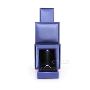 Cajas de Joyería de Piel Sintética PU Premium Personalizadas en Blanco y Gris, para Collares, Pulseras, Anillos y Pendientes, Venta al Por Mayor - Product Image 4