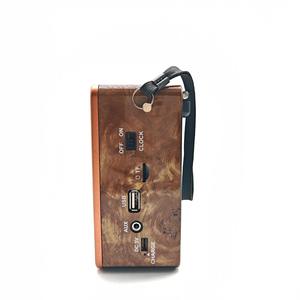 Radio multibandes FM AM SW vintage à grain de bois, alimentée par énergie solaire, avec haut-parleur intégré et lampe torche pour usage domestique et extérieur - Product Image 2