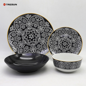 Vente en gros Assiette de présentation en papier découpé à fleurs rouges de style chinois classique Ensemble de vaisselle de mariage Ensemble de vaisselle pour mariage et hôtel - Product Image 1