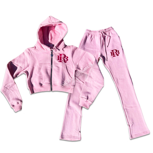 Tuta da <span class=keywords><strong>donna</strong></span> streetwear personalizzata in French Terry, <span class=keywords><strong>rosa</strong></span>, con giacca corta con zip e patch effetto distressed e <span class=keywords><strong>pantaloni</strong></span>, set due pezzi - Product Image 1