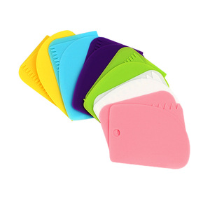 Ensemble de 3 outils de pâtisserie multicolores <span class=keywords><strong>en</strong></span> plastique PP pour lisser la crème et racler la <span class=keywords><strong>pâte</strong></span> et les gâteaux - Product Image 5