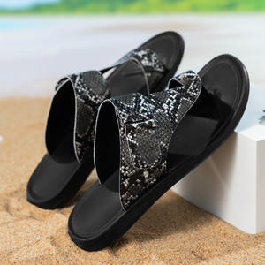 Claquettes d'été légères et antidérapantes pour hommes, en PU, confortables et décontractées, pour la plage - Product Image 5