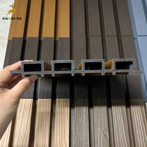 Vente en gros de clôture modulaire au design moderne Panneaux de clôture horizontaux pour la confidentialité Clôture de jardin extérieure Panneau de revêtement mural en <span class=keywords><strong>bois</strong></span> composite - Product Image 1