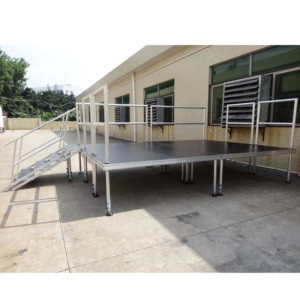 Plateforme de scène portable en aluminium et contreplaqué, réglable en hauteur, légère, avec montage facile et surface antidérapante pour événements - Product Image 1