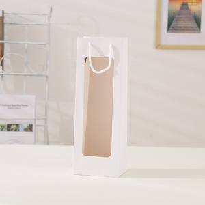 Bolsas de Papel Reciclado Negro Personalizadas con Ventanas Rectangulares Transparentes y Cintas para Vino Tinto y Champán - Product Image 2