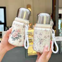 Botol Air Vakum Berinsulasi Cetak Bunga Vintage 400ml 600ml 316 Stainless Steel Termos Portabel Dengan Tali Gantungan Logo Kustom