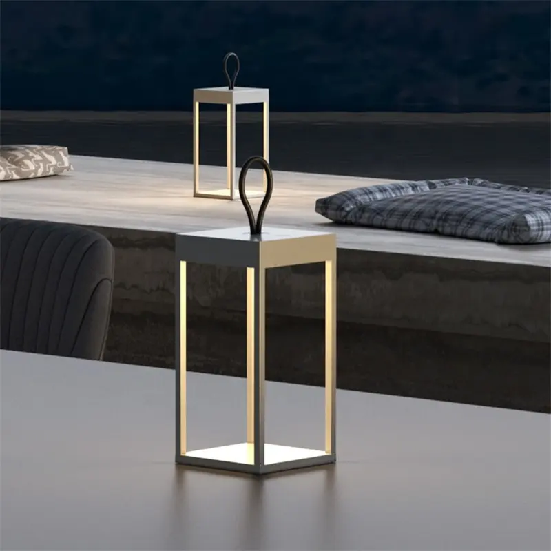 Moderna decorazione della casa tipo semplice lampada da tavolo Touch Led Mini lanterna in metallo