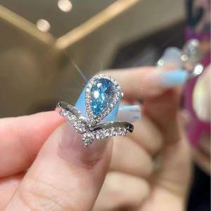 Luxeora 공장 최신 패션 결혼 선물 커플 쥬얼리 18K Sea <span class=keywords><strong>Blue</strong></span> Lab 여성용 약혼 다이아몬드 반지 제작 - Product Image 3