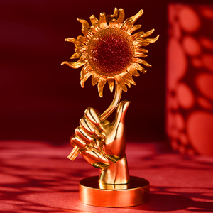 Ornement de bureau en laiton en forme de tournesol, sculpture de main tenant une fleur, cadeau de remise de diplôme pour étudiants - Product Image 4