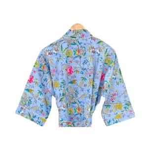 Kimono de Algodón Azul Claro de Talla Grande Premium, Ropa de Estar con Estampado Floral Hecho a Mano, Disponible a Precio de Mayoreo - Product Image 3