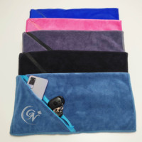 Vente en gros de serviette de fitness d'entraînement avec logo personnalisé avec poche tissu de sport en microfibre brodé Qry absorbant rapidement la sueur