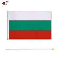 Dernière conception Bulgarie Main Drapeau 14*21cm Bulgarie Drapeau Polyester Drapeau de la Bulgarie