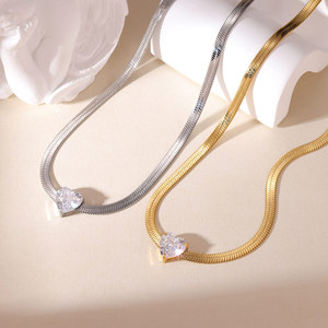 Collar de Acero Inoxidable con Colgante de Corazón, Cadena Plana de Serpiente Chapada en Oro de 18K, Gargantilla de Amor con Circonitas para Mujer - Product Image 2