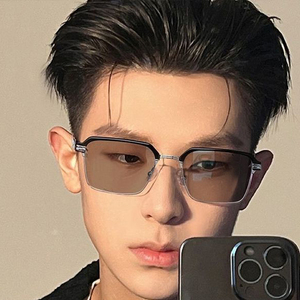 À la mode photosensible couleur changeante myopie lunettes Anti lumière bleue métal Design haut de gamme mode affaires lunettes de lecture 2025 - Product Image 1