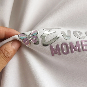 <span class=keywords><strong>Etiquetas</strong></span> de <span class=keywords><strong>Ropa</strong></span> de PVC con Logotipo en Relieve 3D Personalizadas, Impresión por Transferencia de Calor, Diseños Innovadores de Transferencia de Calor de TPU de China para Prendas - Product Image 2
