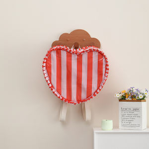 Sac à dos en PVC personnalisable en forme de cœur avec bordure à volants et bretelles réglables pour le voyage – Vente en gros - Product Image 5