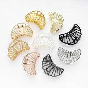 Pinces à cheveux en métal doré moyen, découpées en forme de coquille, 7,5 cm, plaquées or éclair, pinces à cheveux en or rose pour femmes - Product Image 1
