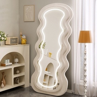 Miroir Mural LED Sur Mesure Moderne Pleine Hauteur en Velours avec Design Ondulé Asymétrique Irrégulier, Miroir LED Grand Format