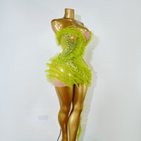 Robe mini asymétrique sans bretelles en tulle à volants avec cristaux de strass Chartreuse TianYi |   Costume de scène