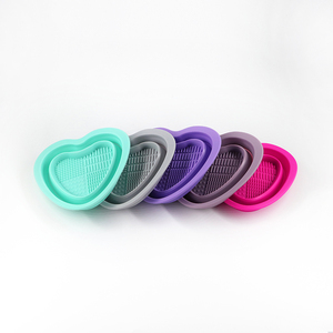 Bol de nettoyage pliable en silicone en forme de cœur pour pinceaux de maquillage, sans BPA, tapis de lavage humide, outil de beauté cosmétique, soins personnels - Product Image 3