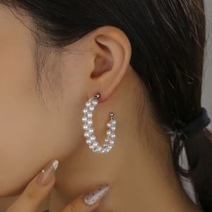 Pendientes de Perlas de Amor Chapados en Oro de 18K de Alta Gama para Mujer, Diseño Único, Fresco y Exagerado, Hechos de Latón y Cobre - Product Image 1