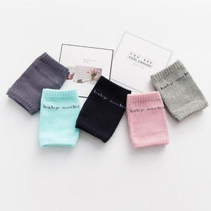 สนับเข่าสำหรับเด็กทารกในช่วงฤดูร้อนแผ่นติดที่หัวเข่ากันลื่นและระบายอากาศได้ดีแผ่นรองข้อศอกสำหรับการคลานเล่นกีฬา - Product Image 4