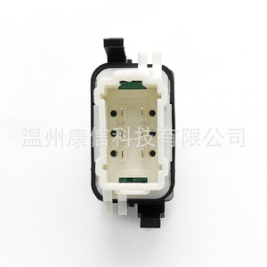 Bouton de lève-vitre Renault Laguna Modèle 8200002451 État neuf à des fins de fabrication - Product Image 1