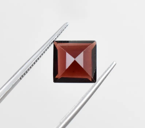 พลอยโกเมนธรรมชาติสีแดงหินตัดเป็นเหลี่ยมเพชรพลอยสำหรับทำเครื่องประดับหินหลวมราคาพิเศษสำหรับการทำเครื่องประดับ - Product Image 1